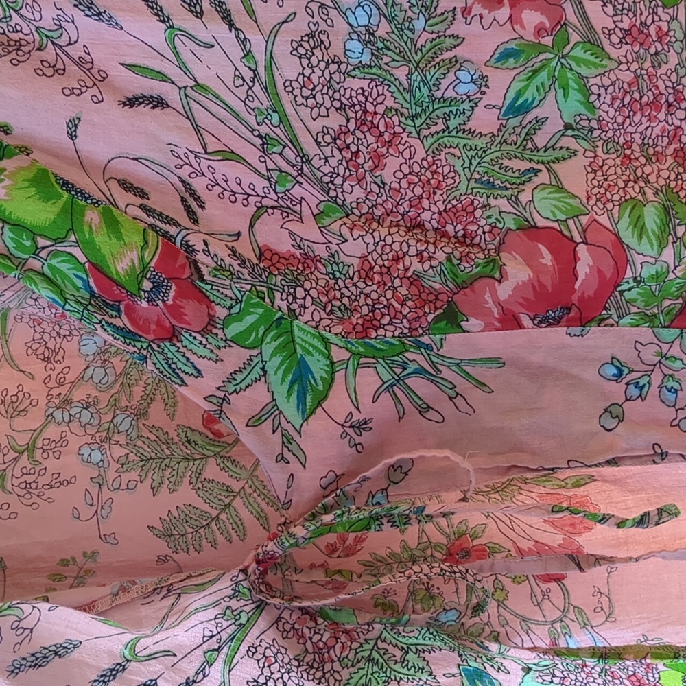 Lightweight floral cotton wrap - Picture 5 of 8
